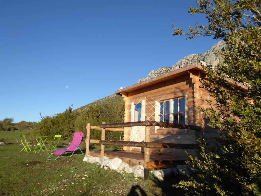 Ferme Saint Pierre Hotel Bargème Esterno foto