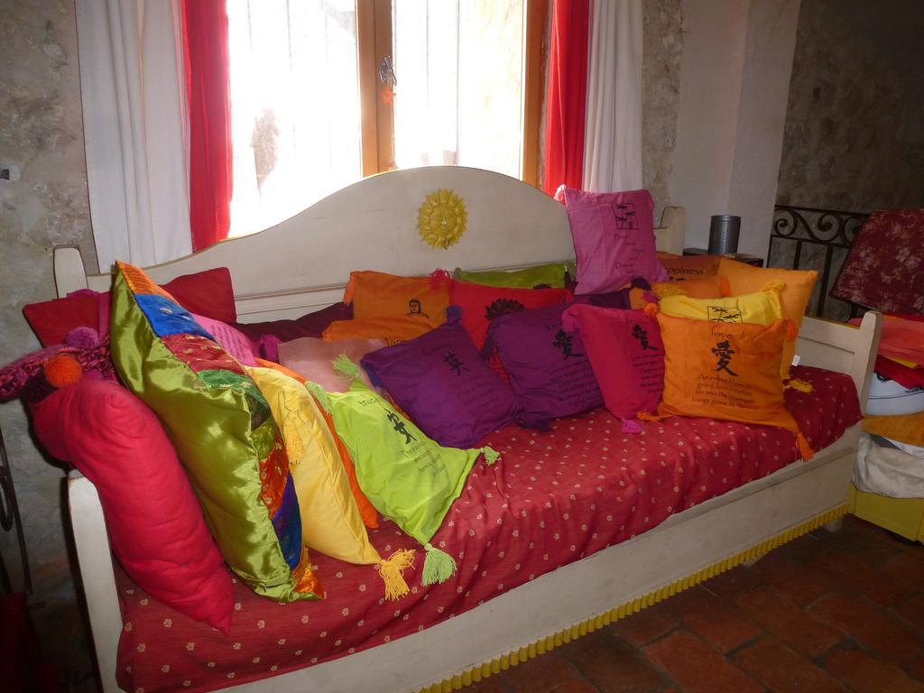 Ferme Saint Pierre Hotel Bargème Esterno foto